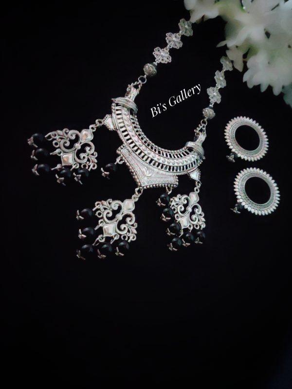 Neckpiece