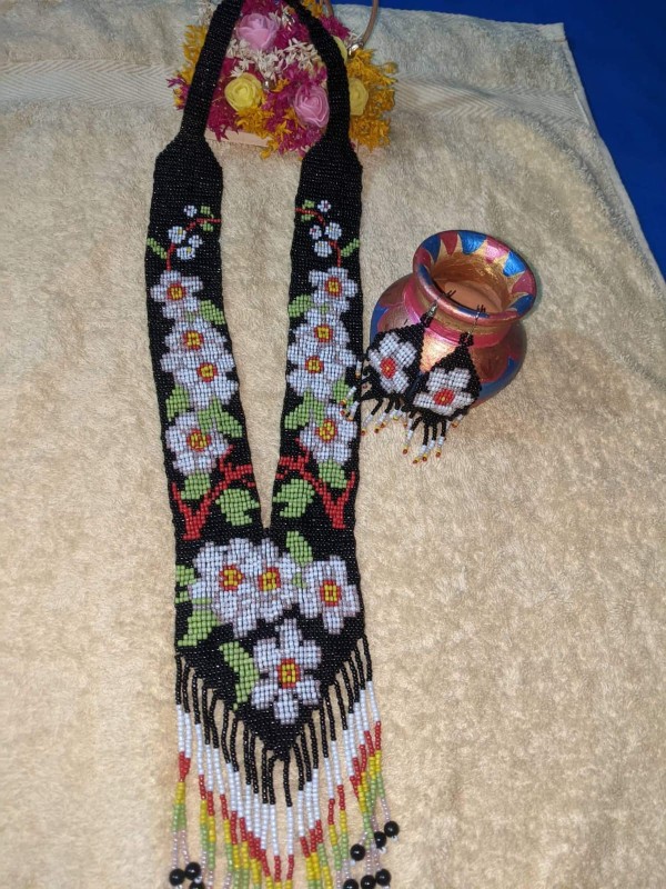 loom beading neckpiece